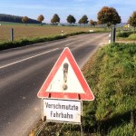 Hinweis verschmutzte FAhrbahn - BGA Rosdorf